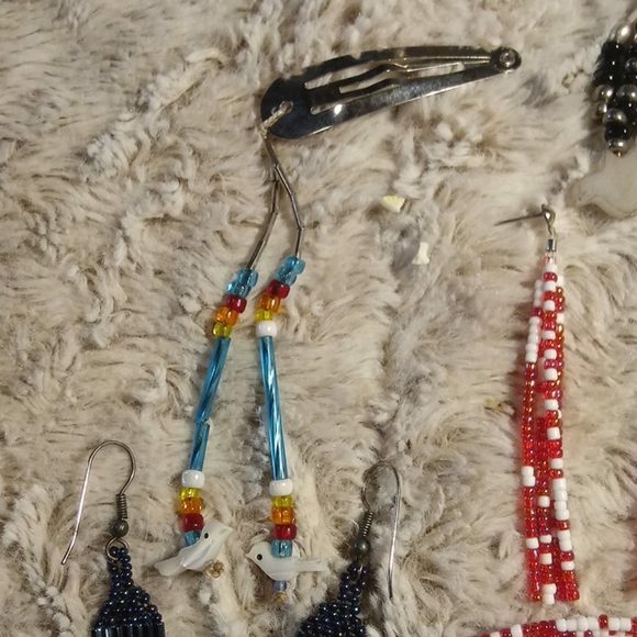 Beautiful Lot of Beaded Jewelry Multi colors - Picture 2 of 16